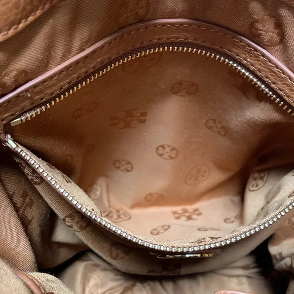 TORY BURCH Women’s Purse, great condition. Slight color transfer on the back. - Picture 5 of 6